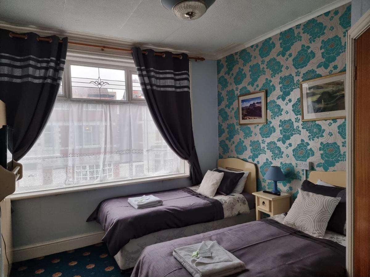 The Glen Stuart Hotel Blackpool Room photo